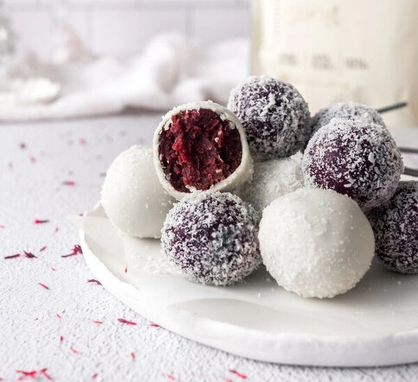 red velvet cake pops