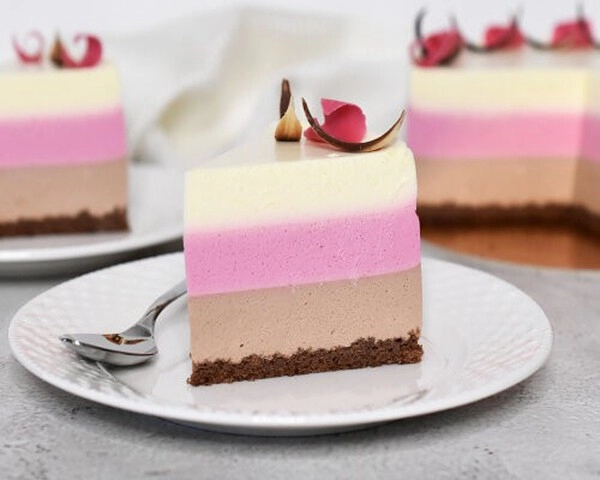 trobojna torta