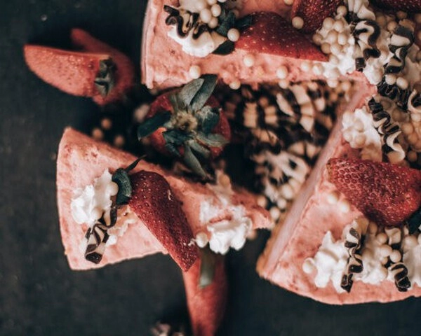 jednostavan cheesecake s jagodama