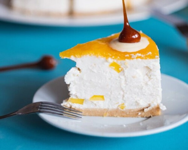 cheesecake bez pecenja s bijelom cokoladom i marakujom