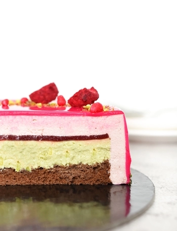 Torta od malina s pistacijom i čokoladom