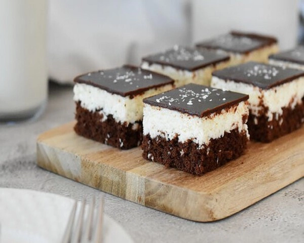 cokoladne kocke s kokosom i kiselim vrhnjem