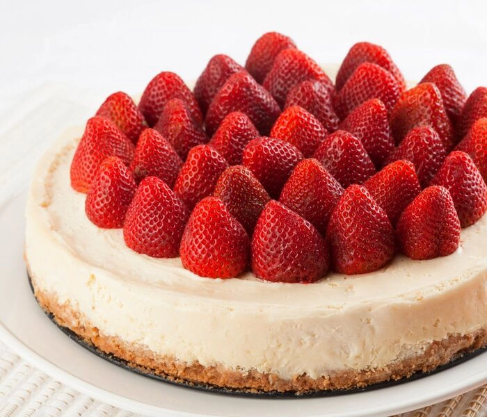cheesecake od jagoda bez pecenja