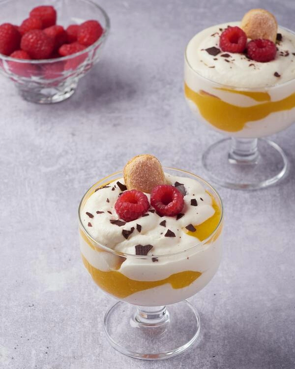 mangomisu moze biti i lagana slastica s daskom klasicnog tiramisua osim toga ovaj mangomisu bit ce i „kid friendly desert”