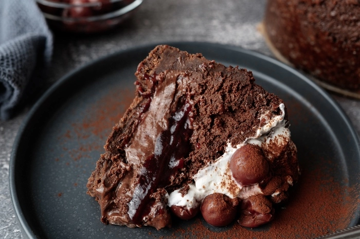 cheesecake iz crne sume s dzemom od tresanja