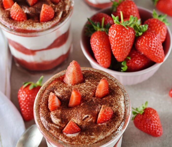 tiramisu od jagoda u casi