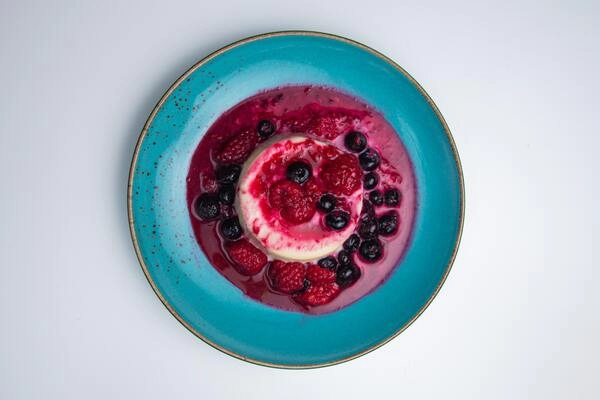 panna cotta s malinama