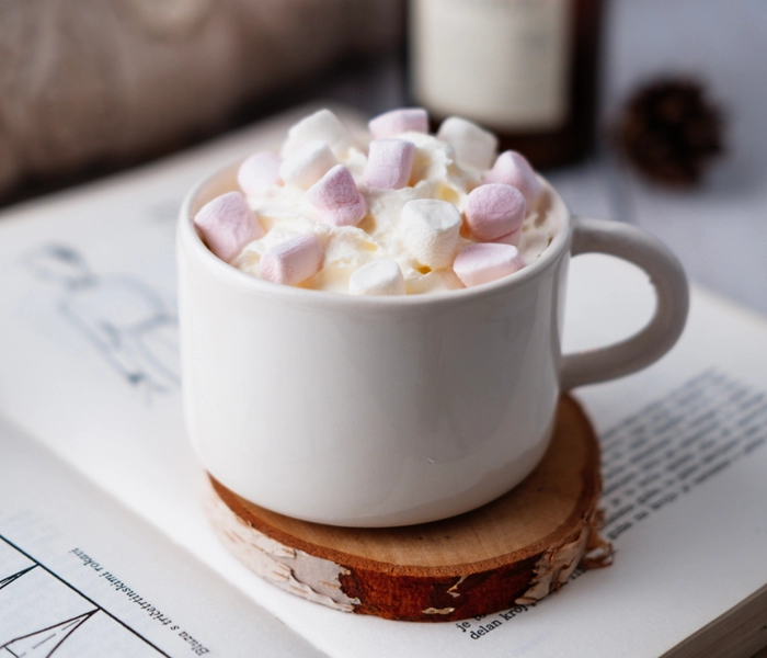 vruca bijela cokolada s kokosom i mini marshmallowsima