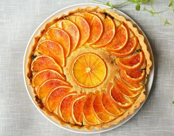 nadole okrenuta narancasta torta