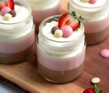 Trobojni čokoladni mousse u čaši