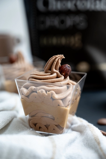 Čokoladni mousse s namazom od lješnjaka